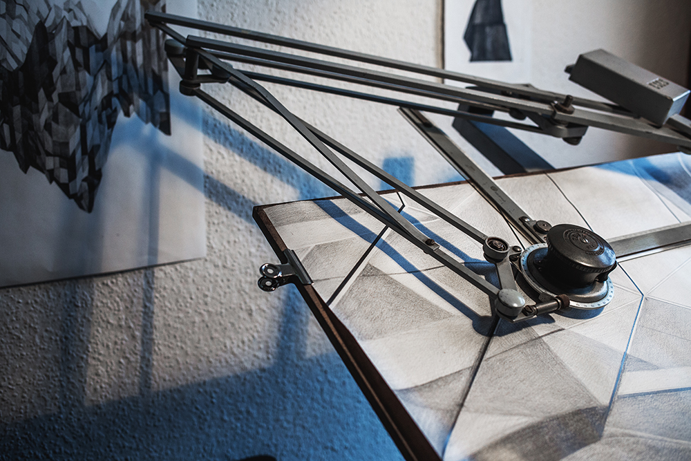 Drawing table
